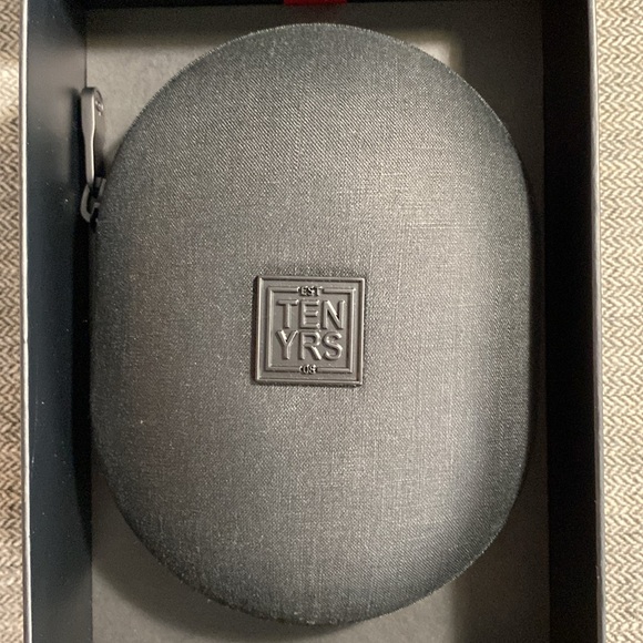 Beats Studio3 Over-Ear Noise Cancelling Bluetooth Headphones w/case - Black/Red - Picture 3 of 7